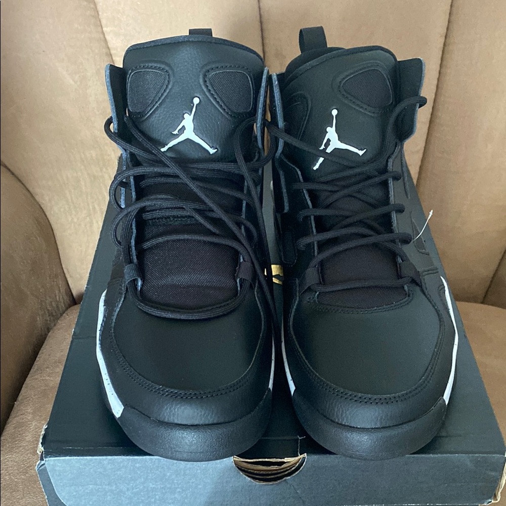 Jordan Black Sneakers Classic Basketball Design